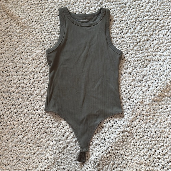 🍃 Abercrombie Seamless Rib Fabric High-Neck Bodysuit in Olive 🍃 - Picture 2 of 7